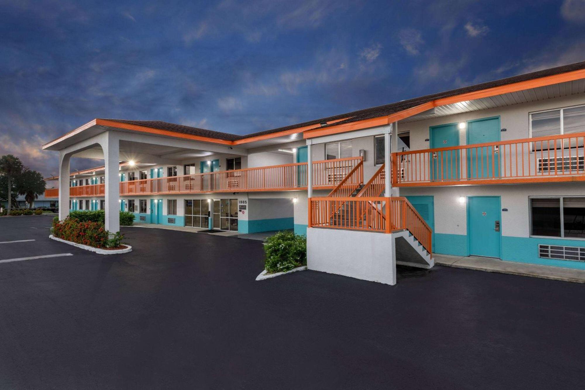 Howard Johnson By Wyndham Vero Beach/I-95 Εξωτερικό φωτογραφία