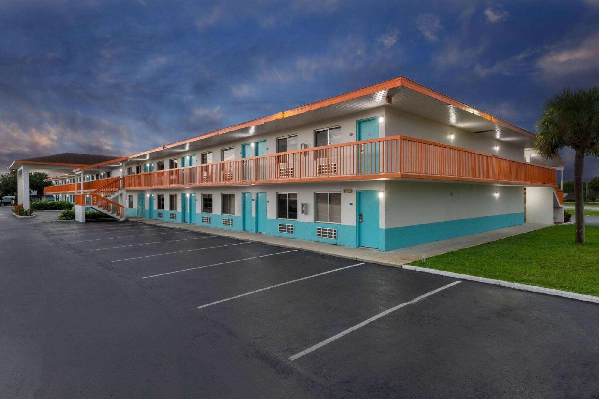 Howard Johnson By Wyndham Vero Beach/I-95 Εξωτερικό φωτογραφία