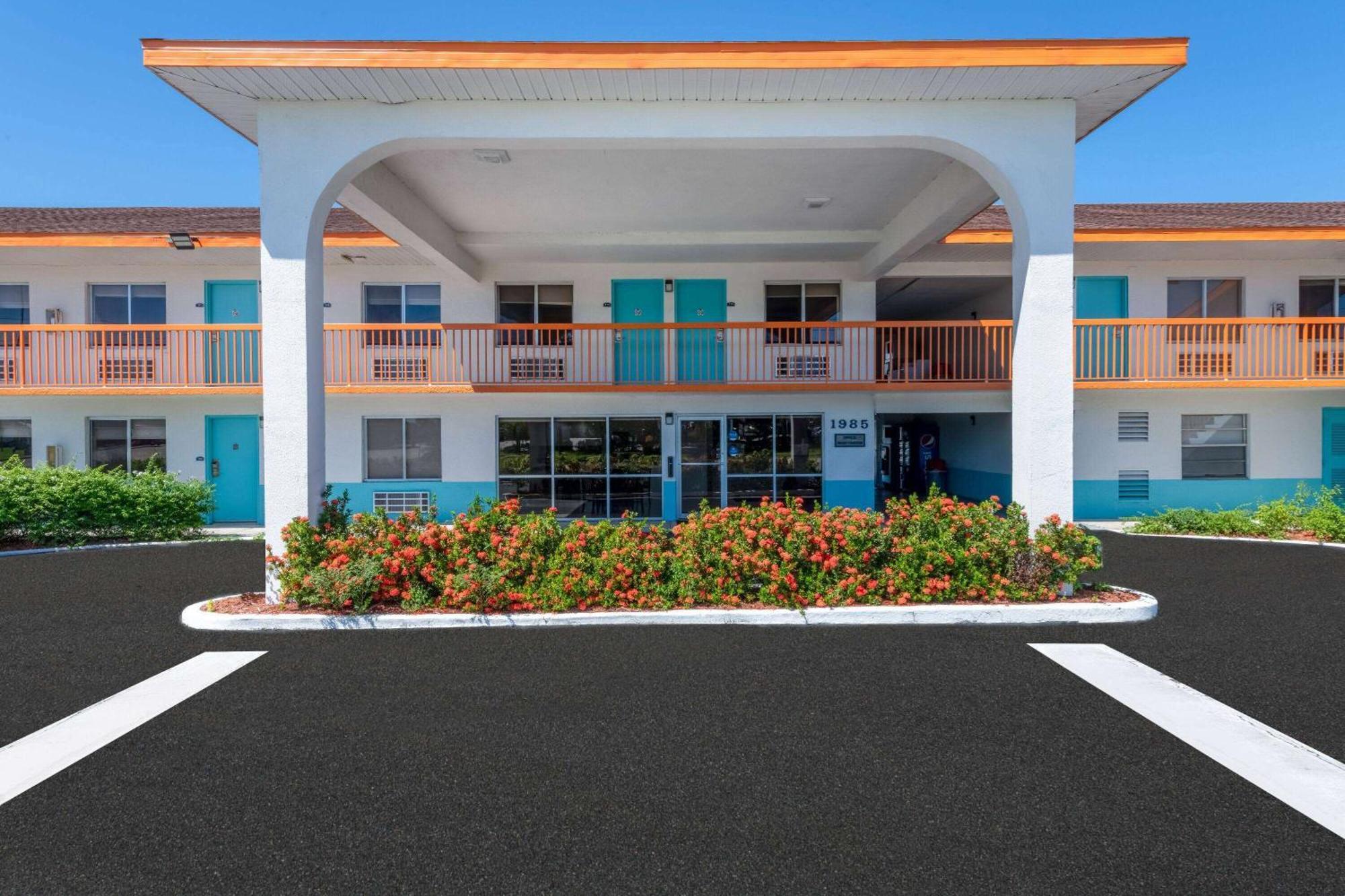 Howard Johnson By Wyndham Vero Beach/I-95 Εξωτερικό φωτογραφία